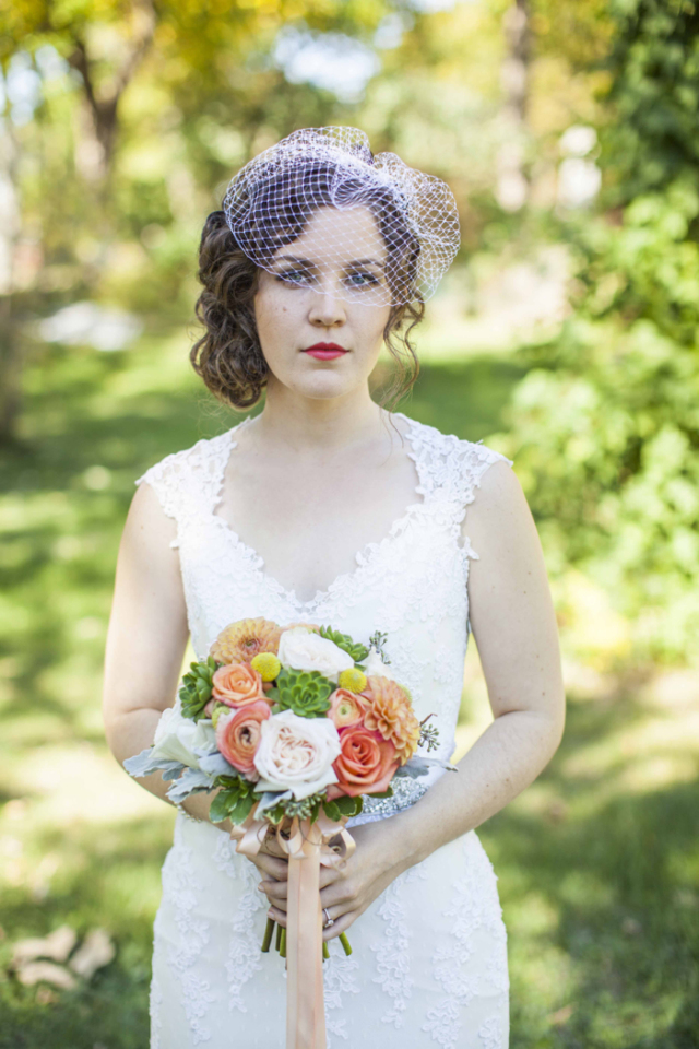 Bride: http://bellesandbubbles.com/diy-vintage-wedding-in-canada | Photography: http://www.jonoandlaynie.com 