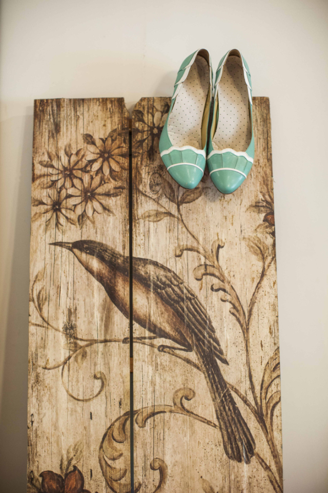 Shoes: http://bellesandbubbles.com/diy-vintage-wedding-in-canada | Photography: http://www.jonoandlaynie.com 