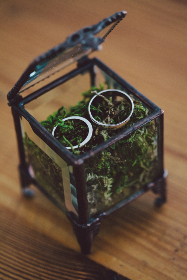 Urban Glam Wedding in Brooklyn: http://bellesandbubbles.com/urban-glam-wedding-in-brooklyn | Photography: http://ZorzStudios.com 