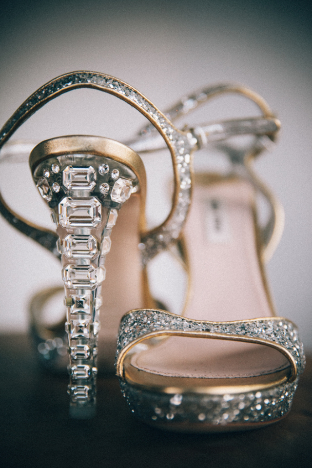 Urban Glam Wedding in Brooklyn: http://bellesandbubbles.com/urban-glam-wedding-in-brooklyn | Photography: http://ZorzStudios.com 