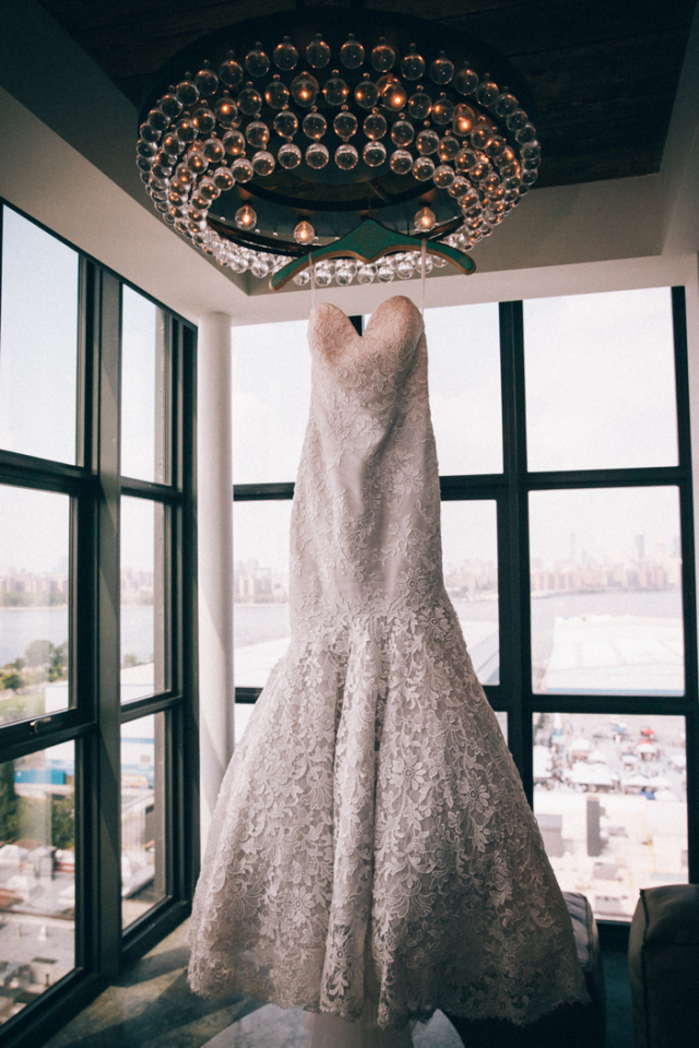 Urban Glam Wedding in Brooklyn: http://bellesandbubbles.com/urban-glam-wedding-in-brooklyn | Photography: http://ZorzStudios.com 