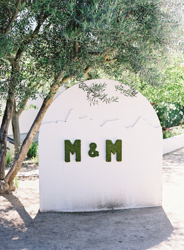 Intimate California Winery Wedding: http://bellesandbubbles.com/intimate-california-winery-wedding | Photography: http://michelebeckwith.com