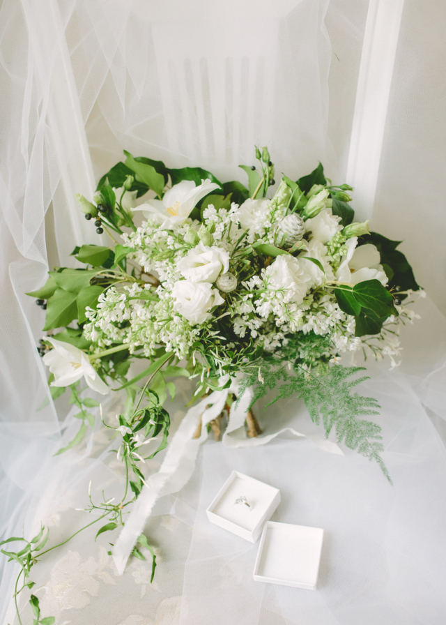 Morning Bridal Portraits: http://bellesandbubbles.com/morning-bridal-portraits | Photography: http://www.shapor.ru 