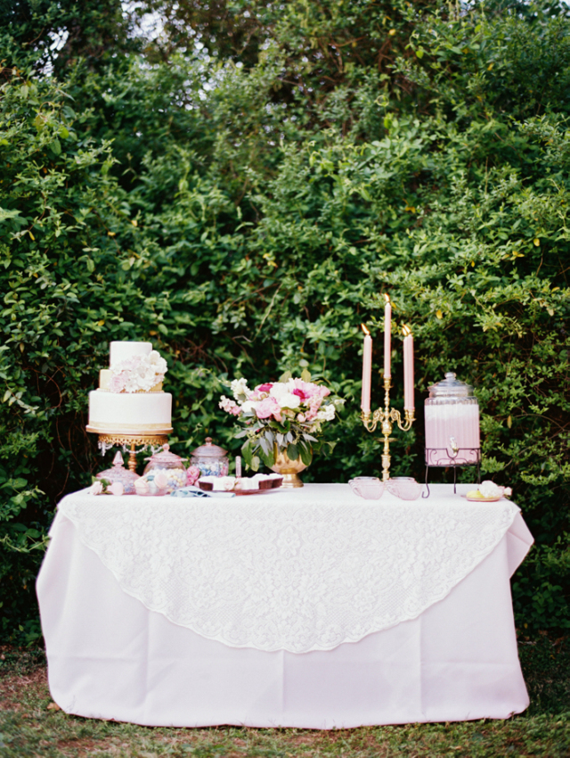 Elegant Spring Wedding Inspiration: http://bellesandbubbles.com/elegant-spring-wedding-inspiraton | Photography: http://www.JoPhotoOnline.com