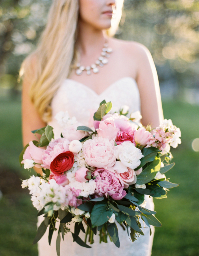 Elegant Spring Wedding Inspiration: http://bellesandbubbles.com/elegant-spring-wedding-inspiraton | Photography: http://www.JoPhotoOnline.com