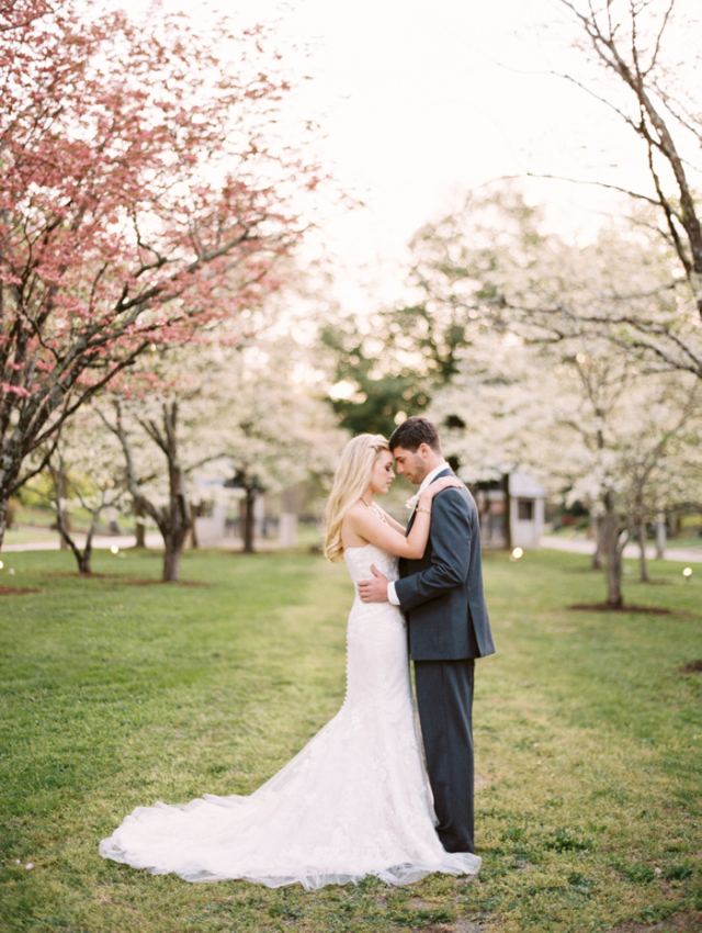 Elegant Spring Wedding Inspiration: http://bellesandbubbles.com/elegant-spring-wedding-inspiraton | Photography: http://www.JoPhotoOnline.com