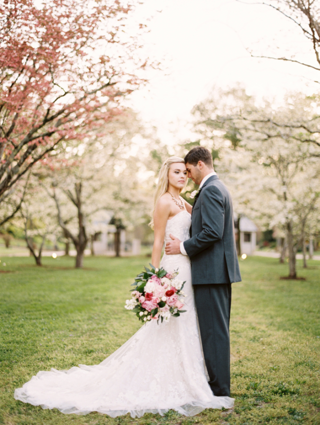 Elegant Spring Wedding Inspiration: http://bellesandbubbles.com/elegant-spring-wedding-inspiraton | Photography: http://www.JoPhotoOnline.com