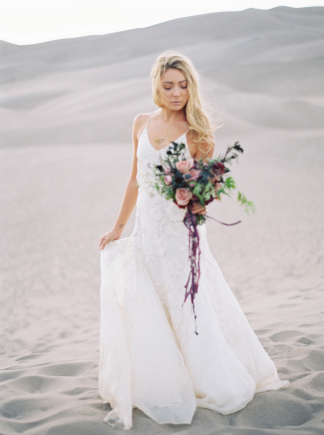 Great Sand Dunes Elopement Inspiration: http://bellesandbubbles.com/great-sand-dunes-elopement-inspiration | Photography: http://www.katiegrantphoto.com