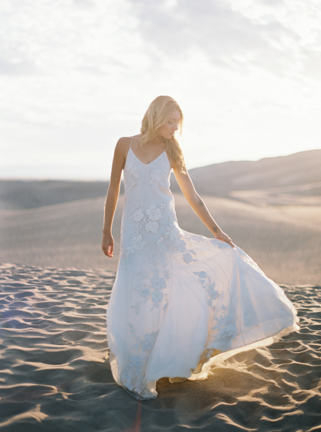 Great Sand Dunes Elopement Inspiration: http://bellesandbubbles.com/great-sand-dunes-elopement-inspiration | Photography: http://www.katiegrantphoto.com