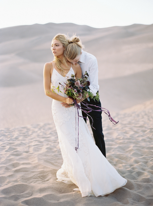 Great Sand Dunes Elopement Inspiration: http://bellesandbubbles.com/great-sand-dunes-elopement-inspiration | Photography: http://www.katiegrantphoto.com
