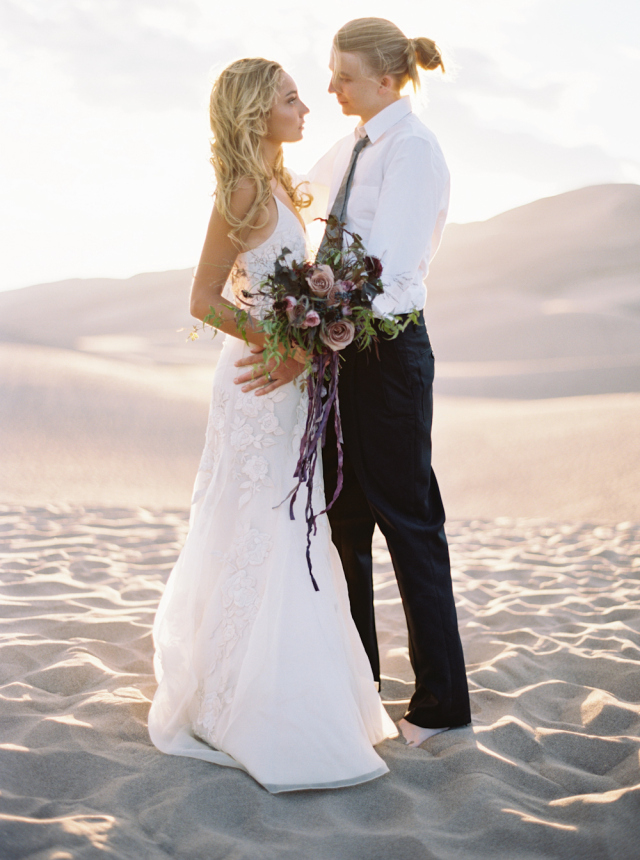 Great Sand Dunes Elopement Inspiration: http://bellesandbubbles.com/great-sand-dunes-elopement-inspiration | Photography: http://www.katiegrantphoto.com