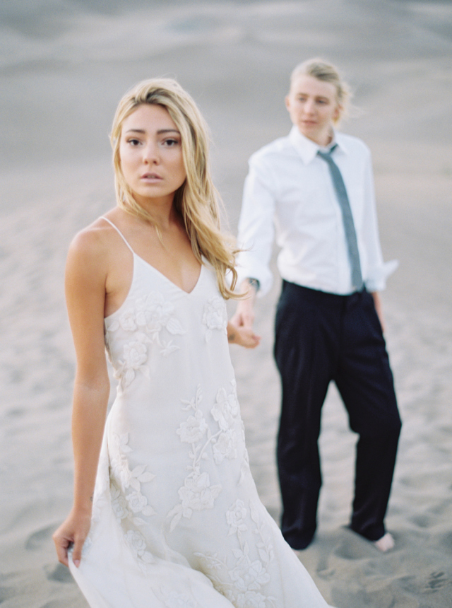 Great Sand Dunes Elopement Inspiration: http://bellesandbubbles.com/great-sand-dunes-elopement-inspiration | Photography: http://www.katiegrantphoto.com