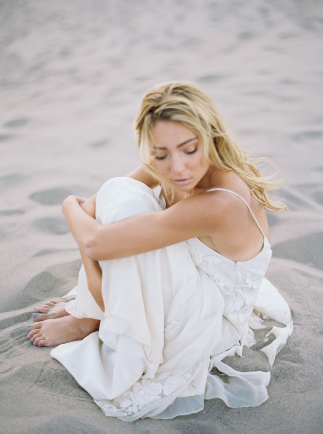Great Sand Dunes Elopement Inspiration: http://bellesandbubbles.com/great-sand-dunes-elopement-inspiration | Photography: http://www.katiegrantphoto.com