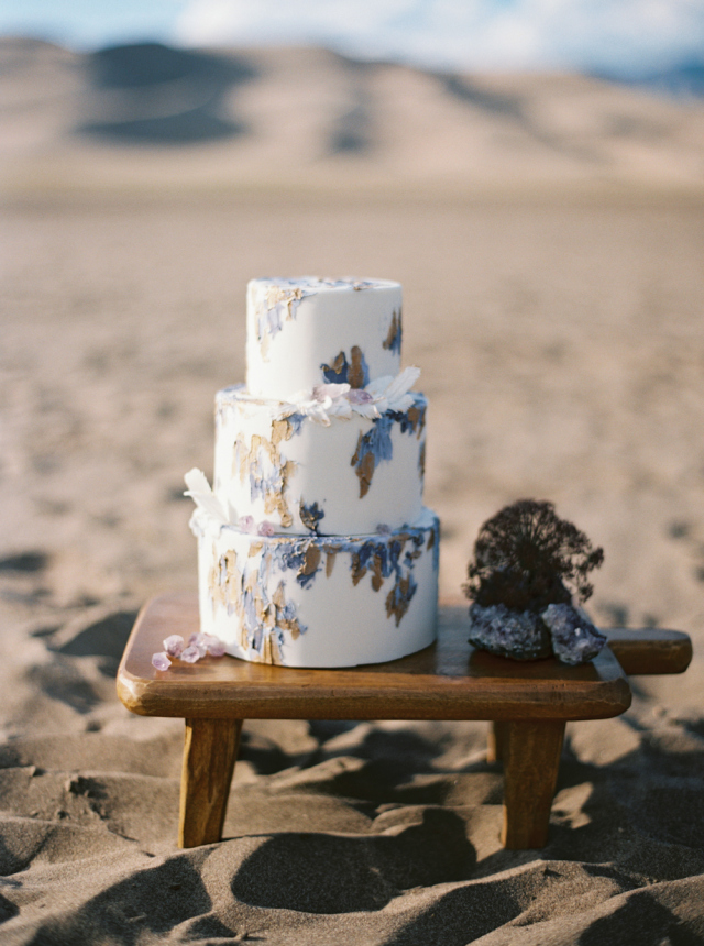 Great Sand Dunes Elopement Inspiration: http://bellesandbubbles.com/great-sand-dunes-elopement-inspiration | Photography: http://www.katiegrantphoto.com