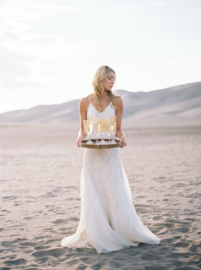 Great Sand Dunes Elopement Inspiration: http://bellesandbubbles.com/great-sand-dunes-elopement-inspiration | Photography: http://www.katiegrantphoto.com