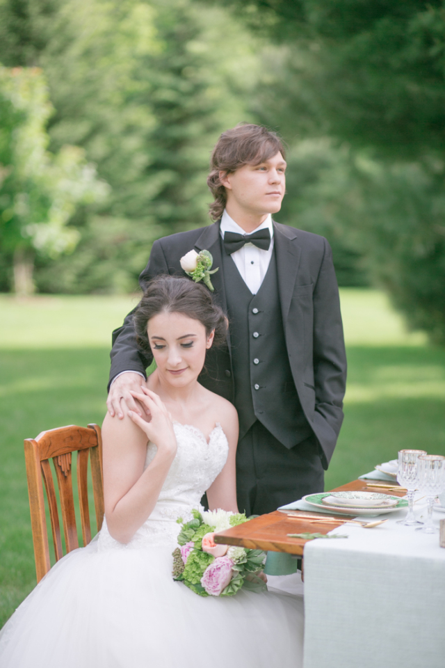 Watercolor Garden Wedding Inspiration: http://bellesandbubbles.com/watercolor-garden-wedding-inspiration | Photography: http://www.rhythm-photography.com 