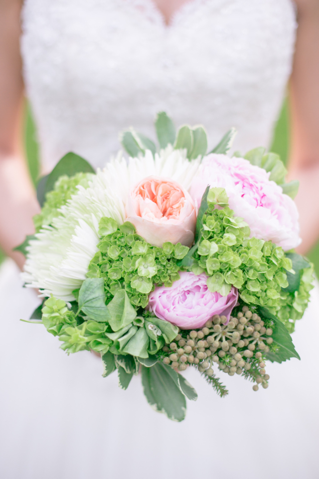 Watercolor Garden Wedding Inspiration: http://bellesandbubbles.com/watercolor-garden-wedding-inspiration | Photography: http://www.rhythm-photography.com 