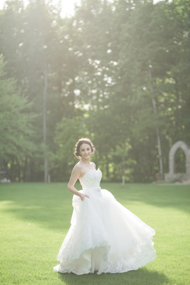 Watercolor Garden Wedding Inspiration: http://bellesandbubbles.com/watercolor-garden-wedding-inspiration | Photography: http://www.rhythm-photography.com 