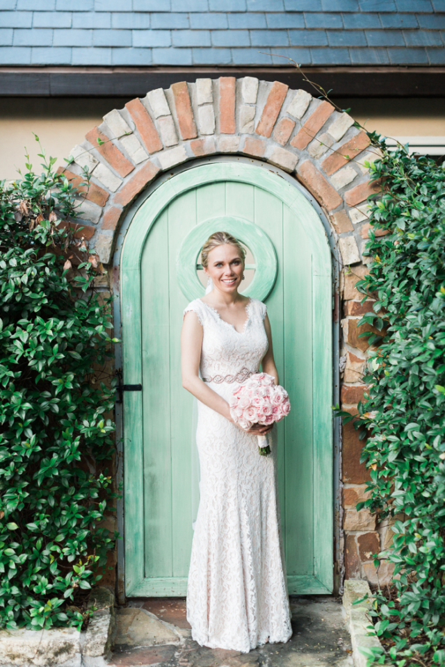 Houston Villa Elopement: http://bellesandbubbles.com/houston-villa-elopement | Photography: http://www.jennamcelroy.com