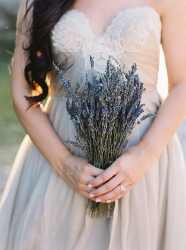 Organic Lavender Wedding Inspiration: http://bellesandbubbles.com/organic-lavender-wedding-inspiration | Photography: http://jennamcelroy.com/ 