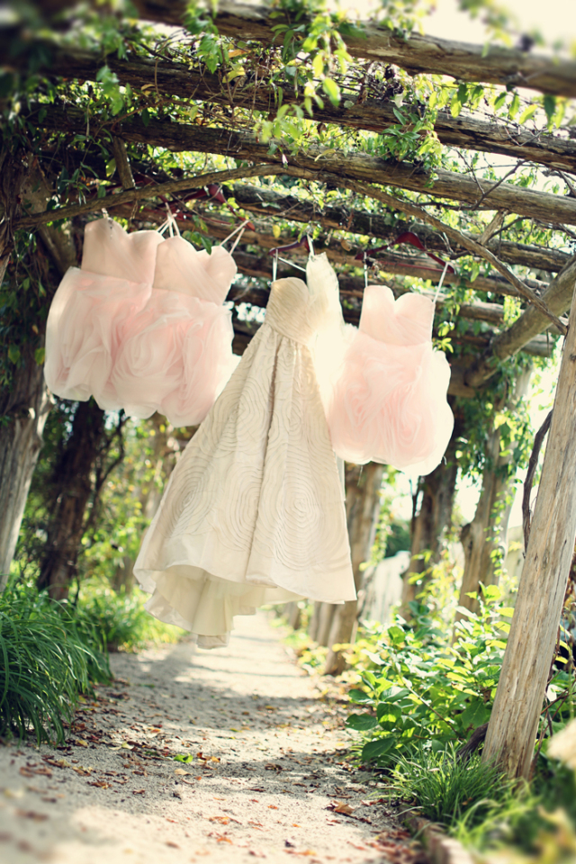 Blush and Marigold Garden Wedding: http://bellesandbubbles.com/blush-and-marigold-garden-wedding | Photography: http://www.frozenexposure.com 