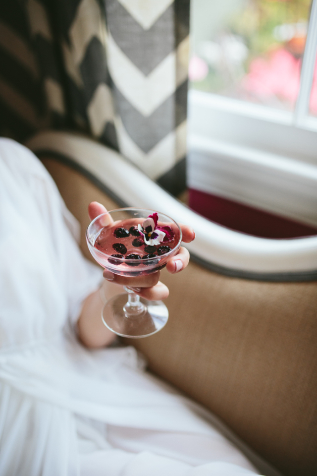Spring Vintage Bridal Session: http://bellesandbubbles.com/spring-vintage-bridal-session | Photography: http://www.lindseyzovkophotography.com