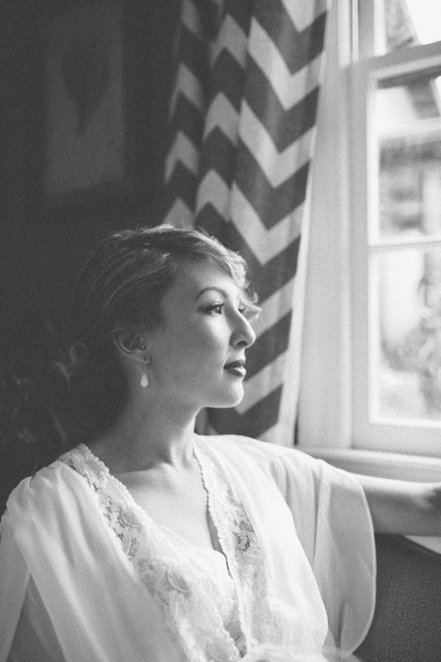 Spring Vintage Bridal Session: http://bellesandbubbles.com/spring-vintage-bridal-session | Photography: http://www.lindseyzovkophotography.com