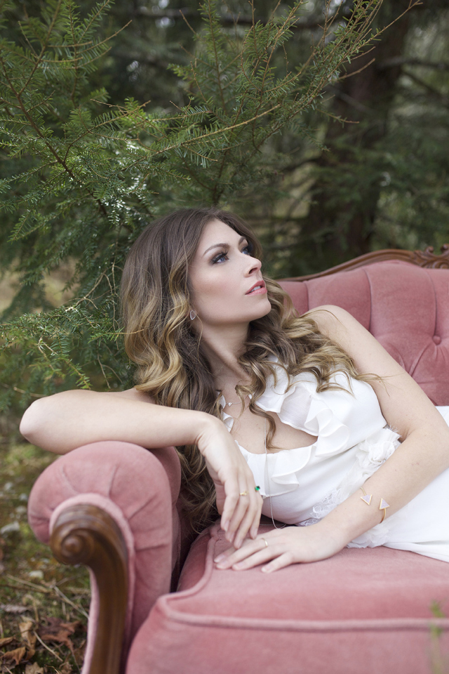 Organic & Feminine Garden Wedding Inspiration: http://bellesandbubbles.com/organic-feminine-garden-wedding-inspiration | Photography: http://www.iuliagnewfotografie.com/