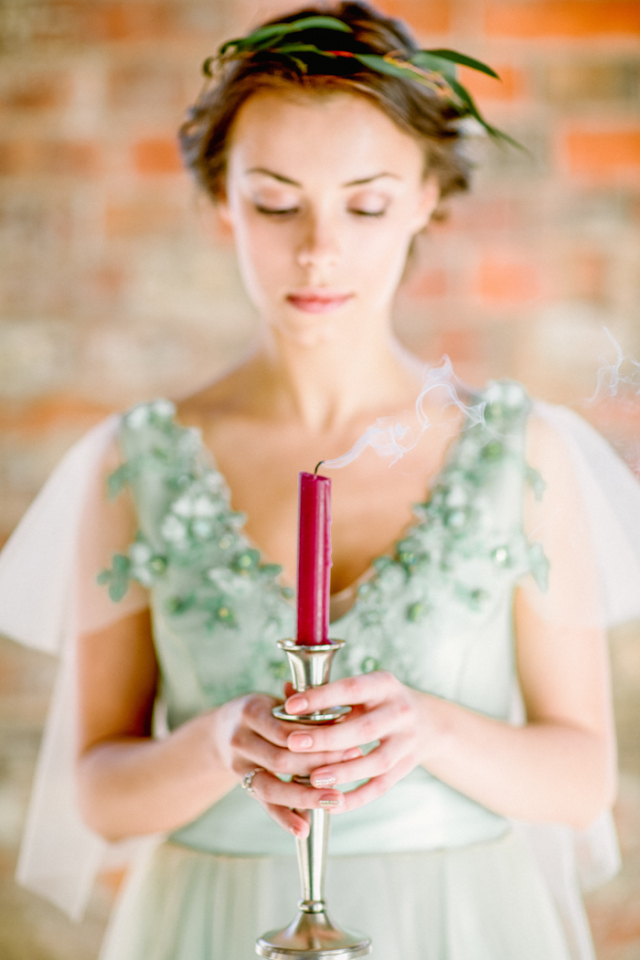 Romantic Pre-Wedding Styled Shoot: http://bellesandbubbles.com/romantic-pre-wedding-styled-shoot | Photography: http://www.olgasiyanko.ru