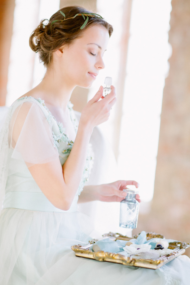 Romantic Pre-Wedding Styled Shoot: http://bellesandbubbles.com/romantic-pre-wedding-styled-shoot | Photography: http://www.olgasiyanko.ru