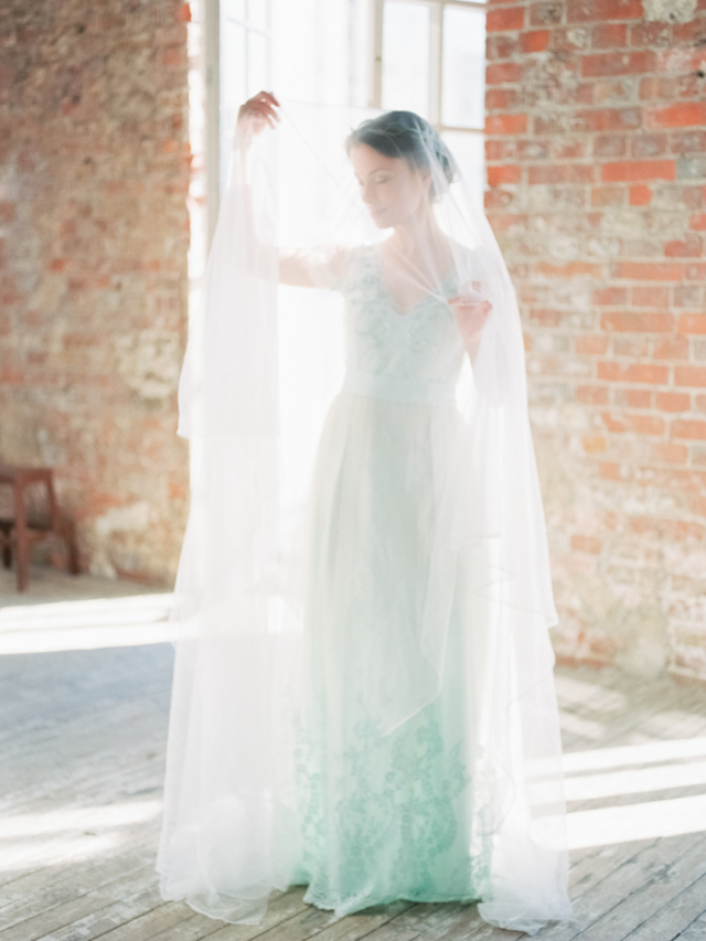 Romantic Pre-Wedding Styled Shoot: http://bellesandbubbles.com/romantic-pre-wedding-styled-shoot | Photography: http://www.olgasiyanko.ru