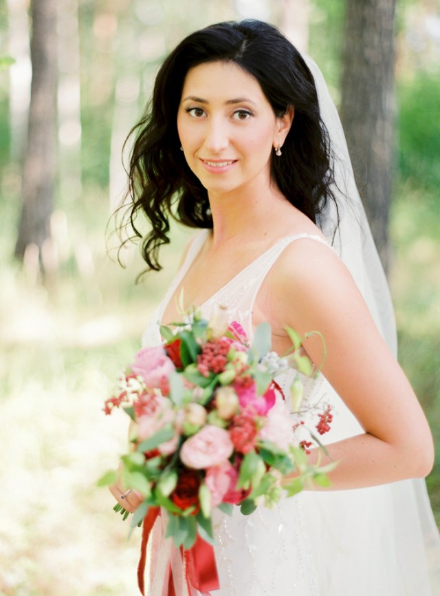 Red and Gold Wedding Inspiration | Photos by Olga Plakitina