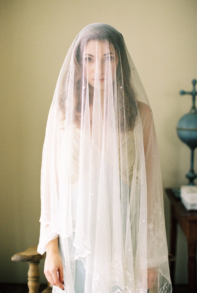 Bride Getting Ready & Vintage Wedding Inspiration | Photos by Elle Golden